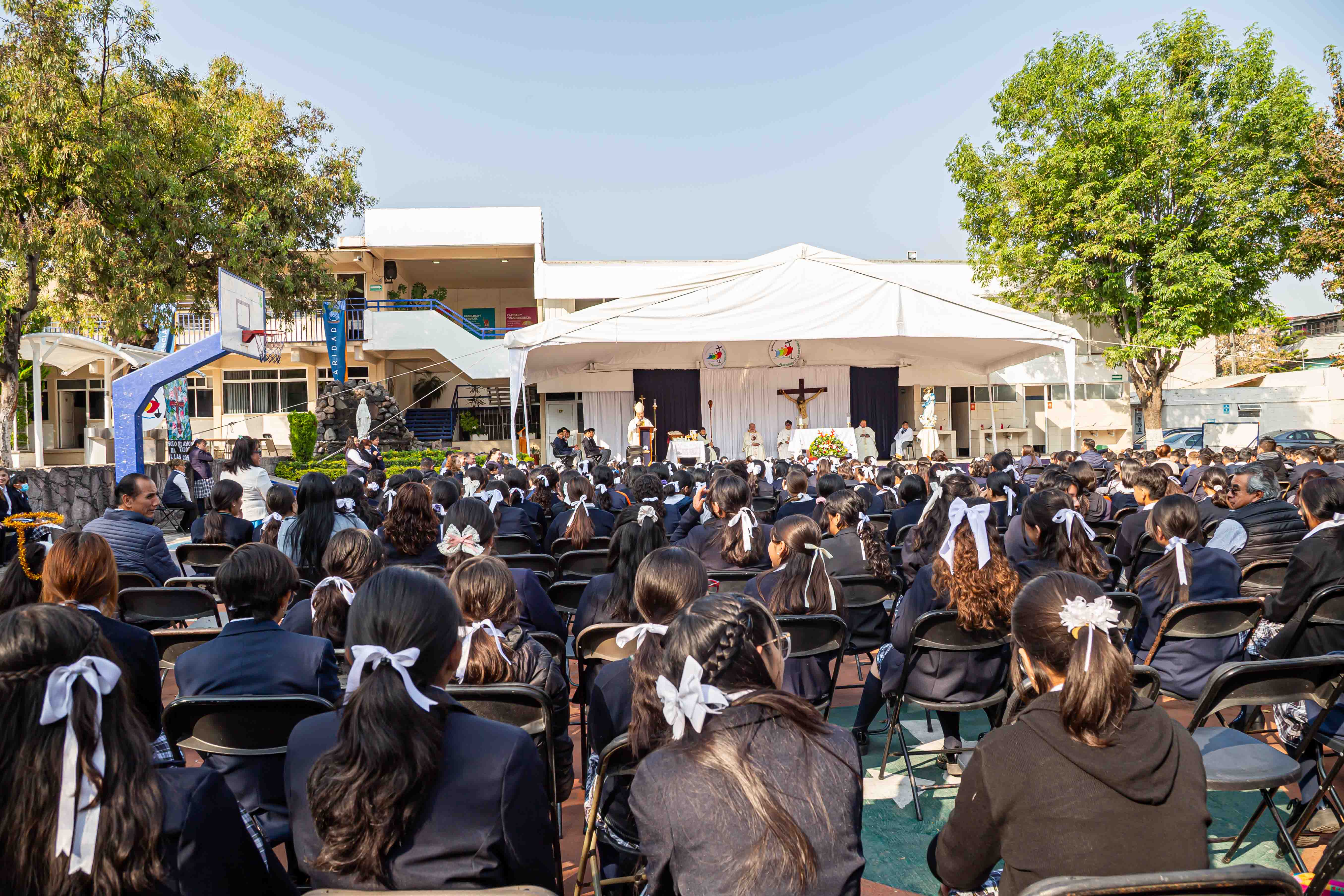 Visita Pastoral al Colegio Mano Amiga