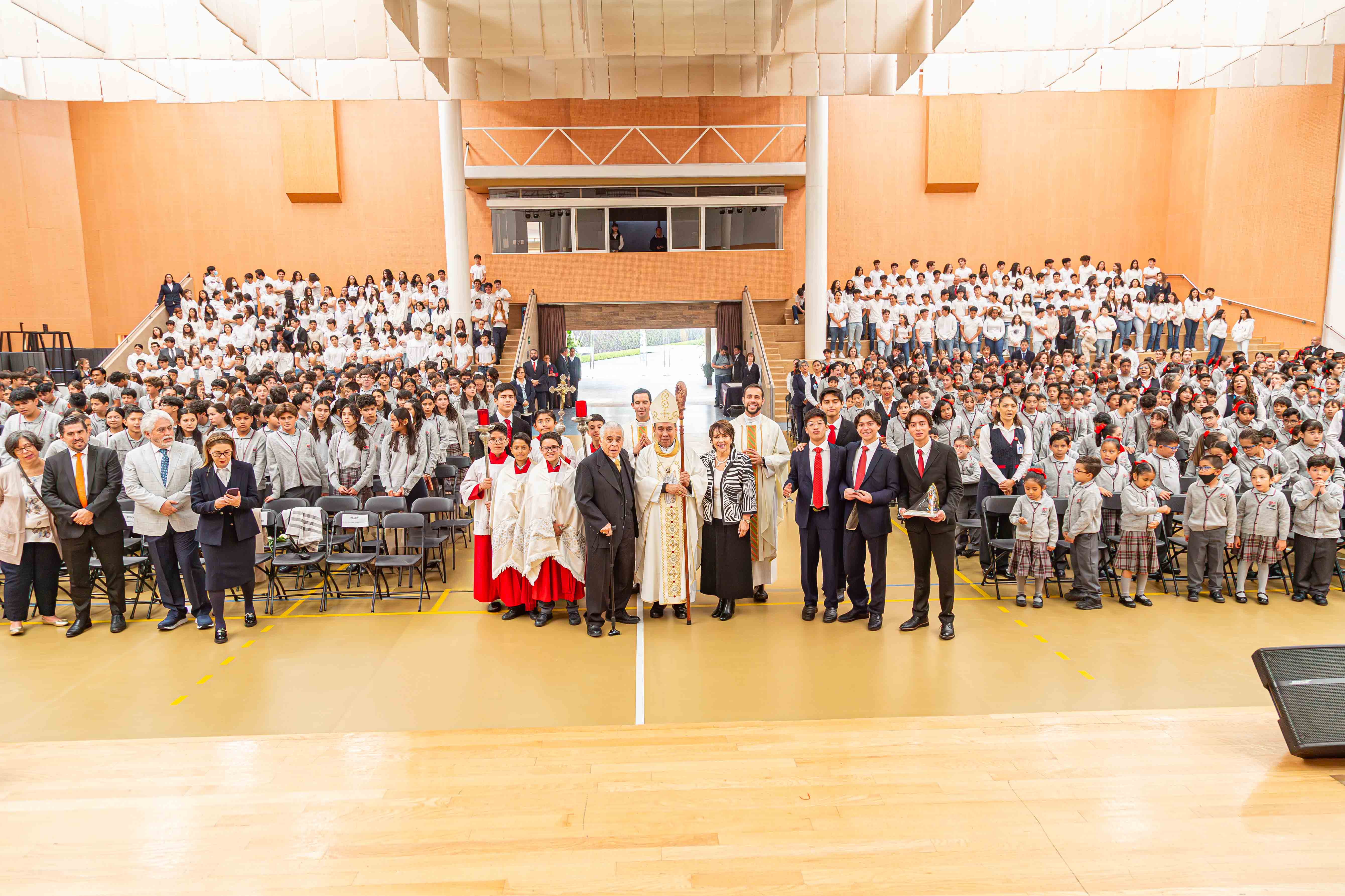 VISITA PASTORAL AL COLEGIO CENTRO ESCOLAR DEL TEPEYAC