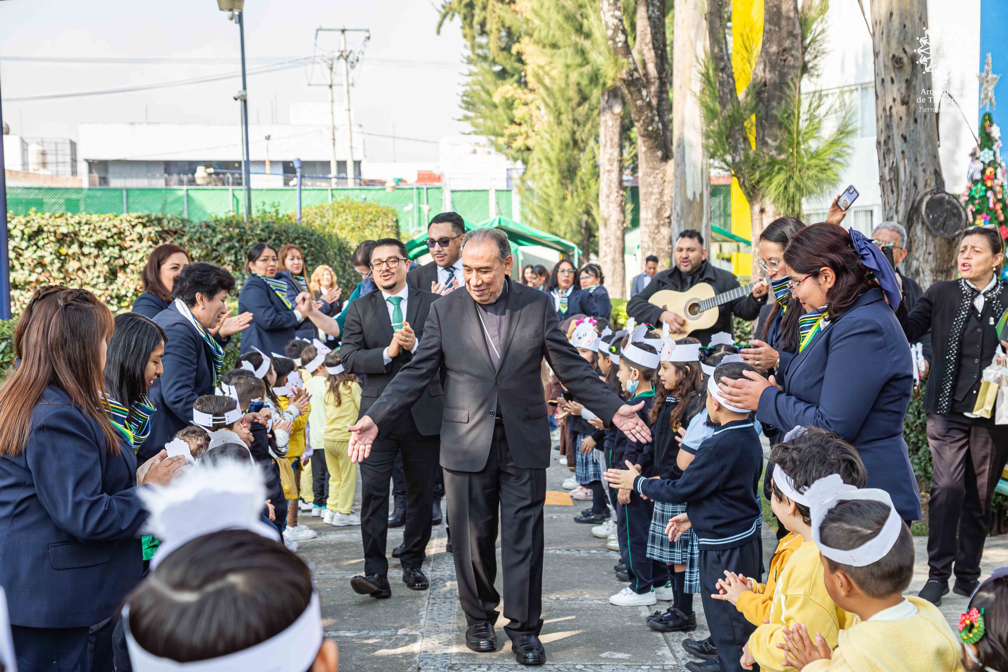 VISITA PASTORAL AL INSTITUTO JUVENTUD