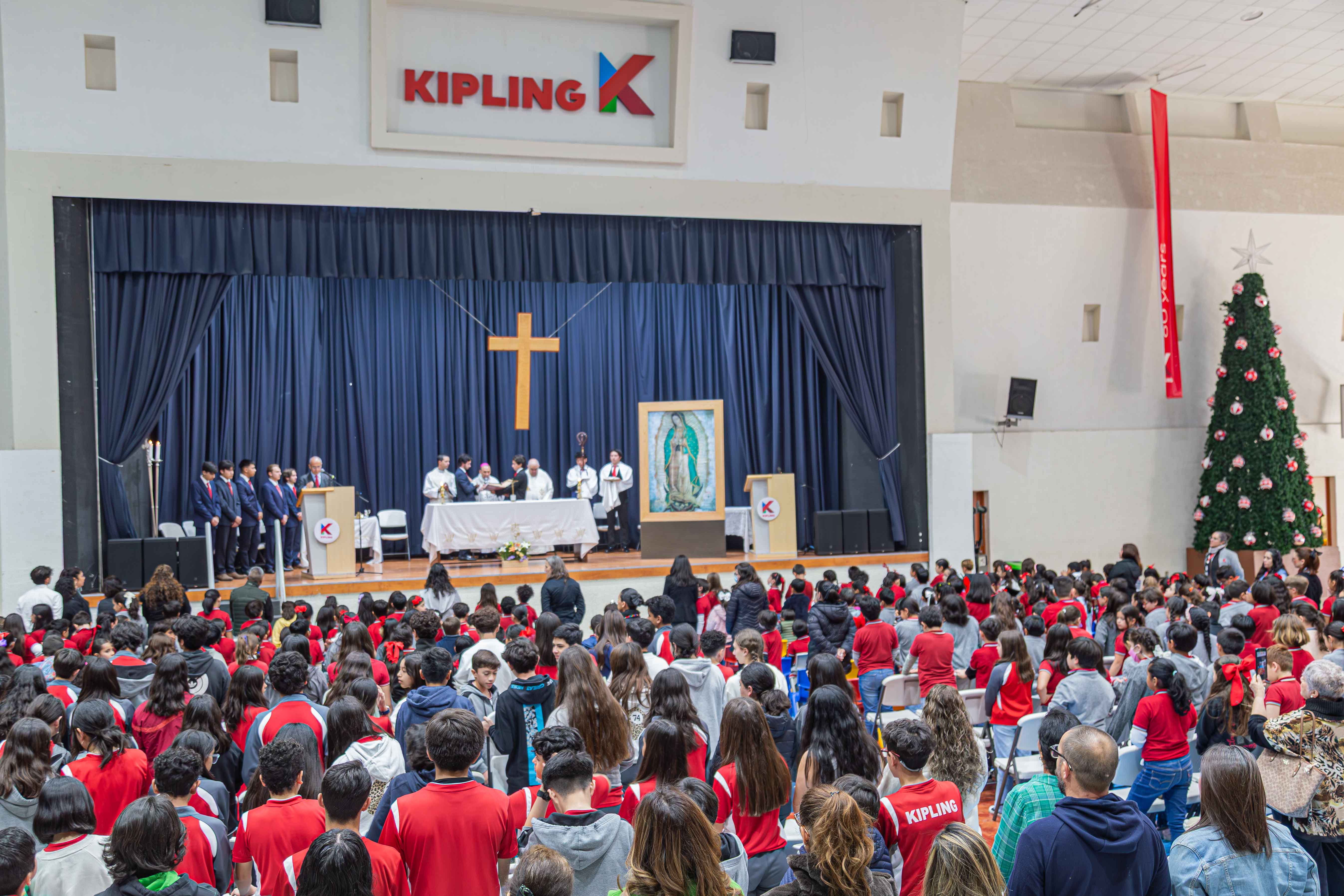 VISITA PASTORAL AL COLEGIO KIPLING SATÉLITE