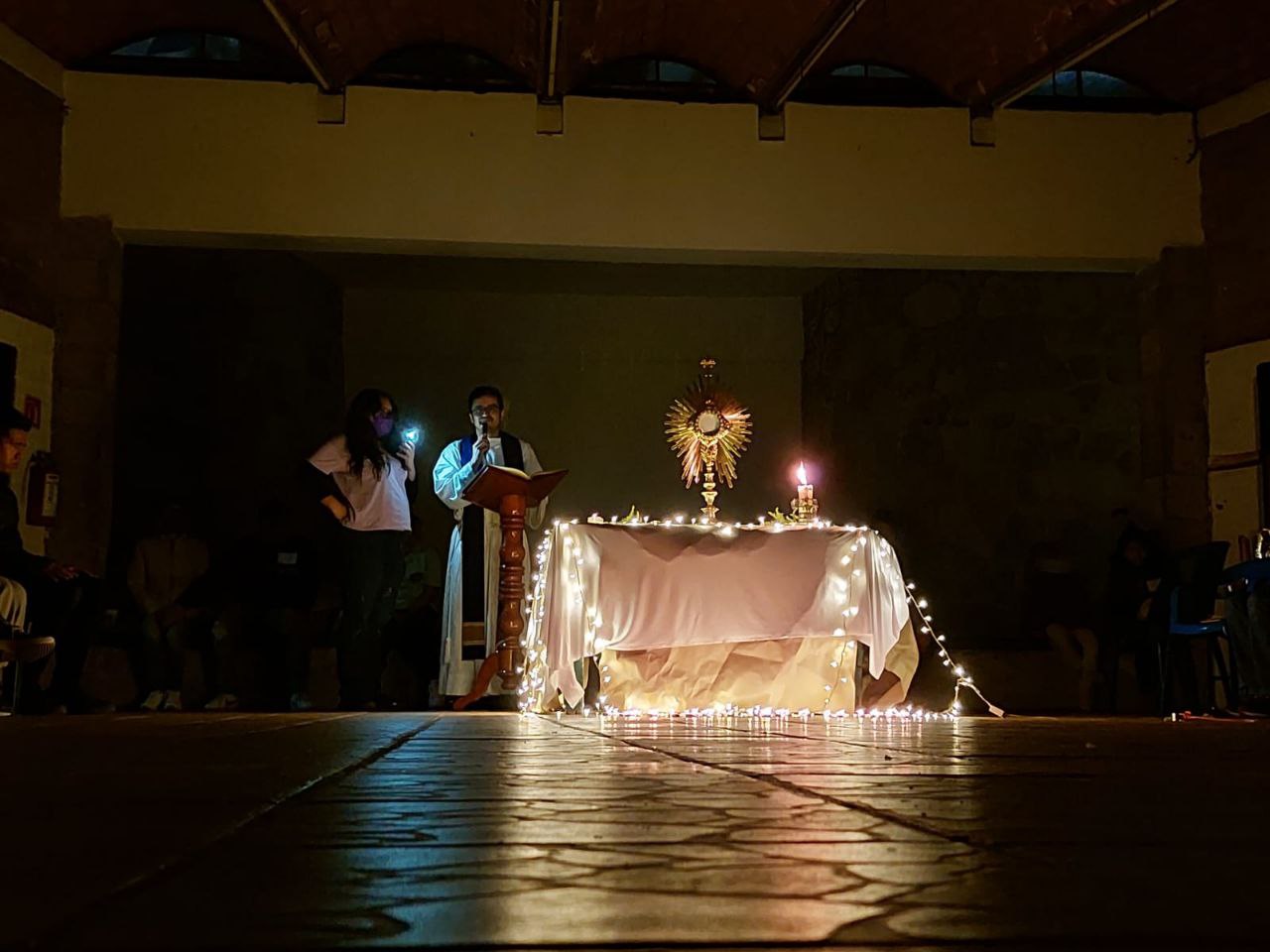 ADOLESCENTES Y JÓVENES SE LEVANTAN